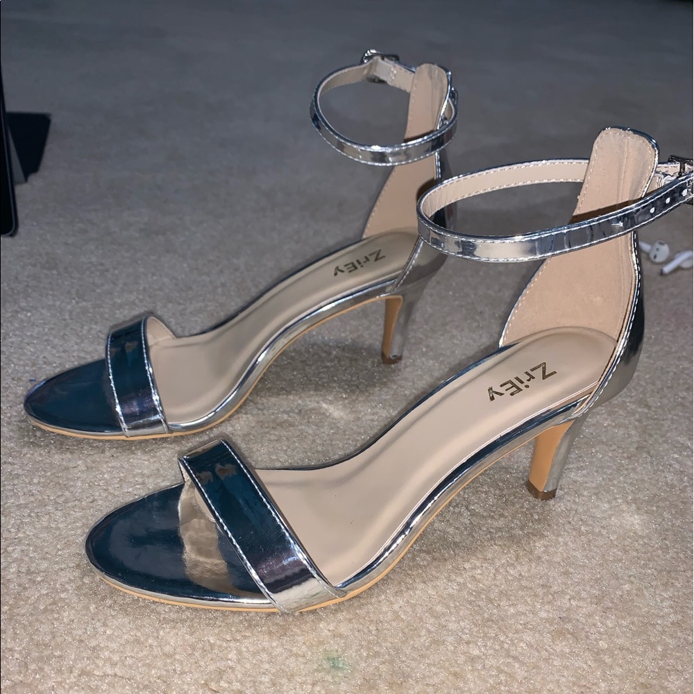 Silver heel